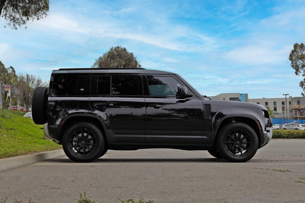 Land Rover Defender Voxx Feather Forged Lucca